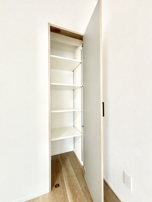 ���̑����� ���r���O���[�B�����Ɏ��[������ƕ����W�܂�LDK���X�b�L���Еt�������ł��ˁB  