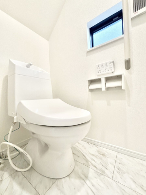 �g�C�� �g�C����1�K��2�K���ꂼ��ɔz�u����Ă��ĂƂĂ��֗��ł��B 