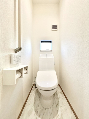 �g�C�� �g�C����1�K��2�K���ꂼ��ɔz�u����Ă��ĂƂĂ��֗��ł��B 