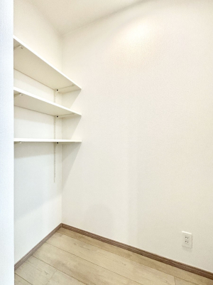 ���̑����� �L�b�`���ɂ̓p���g���[�I�H�ނ̃X�g�b�N�͂������A���p�i�̎��[�Ȃǎg�����͂��낢��I