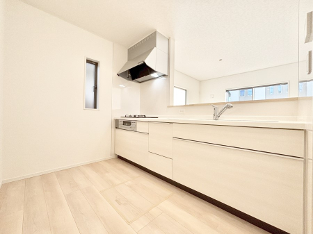 �L�b�`�� �u�₩�ȕ����ʂ蔲����L�b�`���B��������̂Ŗ��邭���C�ɂ��𗧂��܂��B