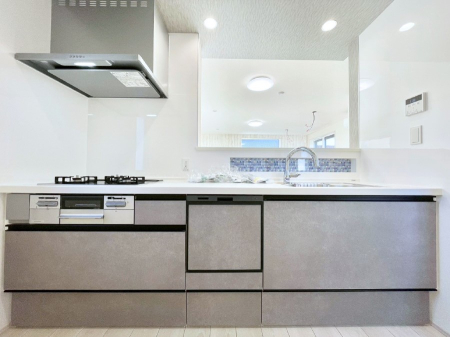 ӊ X[p[ 300m WF[\CX