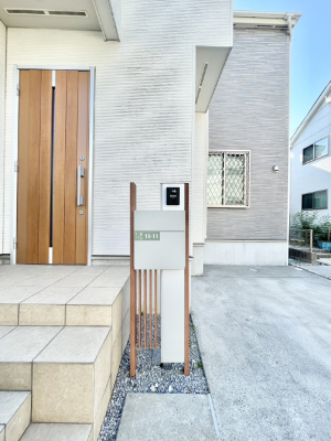 ���̑� �\�D�E�C���^�[�z���E�|�X�g���ЂƂɏW��B�G���g�����X�ɂȂ��ރV���v���f�U�C���B