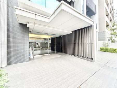 �G���g�����X �O�� �Y��ȃG���g�����X�́A���Z�҂�D�����}������Ă���܂�   