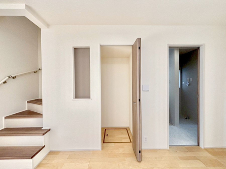 ̑ rO[BɎ[ƕW܂LDKXbLЕtłˁB  