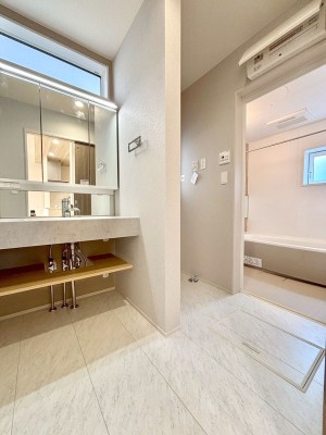 ʑEʏ 邢ʏ͖̐gxxyłႢłB