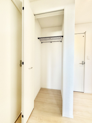 ���[ 2�K�L�����[�ɂ͑|���p�i����p�i�̃X�g�b�N�Ȃǂ����[�ł��܂��B