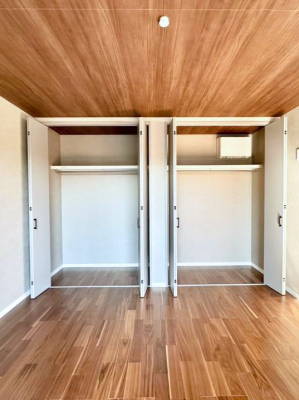 ���[ �m���̃N���[�[�b�g�B���s��������̂Ō���̈ߗނ�����������܂�܂��B