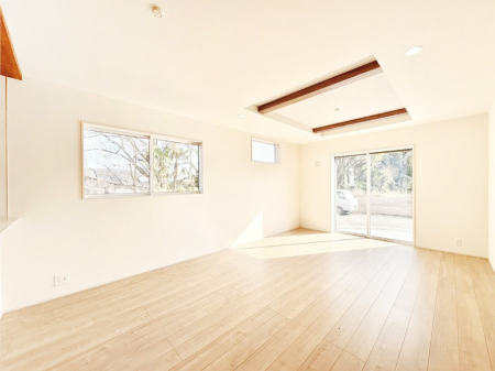 ���r���O ���邢�z���������A�����̕��͋C�ɖ�������郊�r���O�_�C�j���O