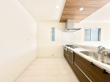 �L�b�`�� �u�₩�ȕ����ʂ蔲����L�b�`���B��������̂Ŗ��邭���C�ɂ��𗧂��܂��B