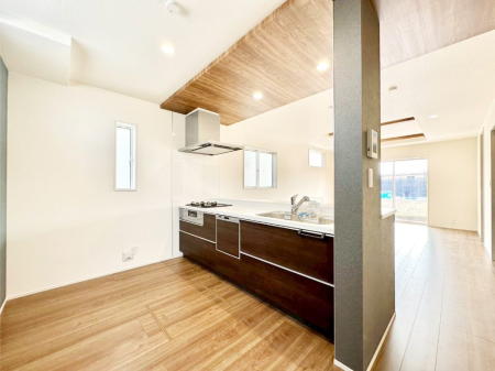 �L�b�`�� ���������Ȃ��炲�Ƒ��Ƃ̉�b���y���߂�ΖʃJ�E���^�[�L�b�`��