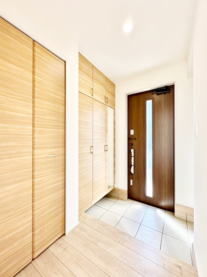 ���� �K���X�X���b�g�̓��������փh�A�������Ɍ���͂��Ă���܂�