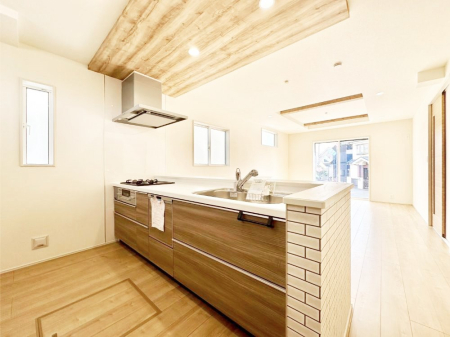 �L�b�`�� ���������Ȃ��炲�Ƒ��Ƃ̉�b���y���߂�ΖʃJ�E���^�[�L�b�`��