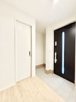 ���� �K���X�X���b�g�̓��������փh�A�������Ɍ���͂��Ă���܂�