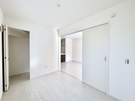 ���̑����� ���r���O�ׂ̗ɂ���m���B�����J�����čL�����p���邱�Ƃ��\�ł��B