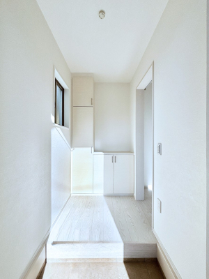 ���[ �L�b�`���ɂ̓p���g���[�I�H�ނ̃X�g�b�N�͂������A���p�i�̎��[�Ȃǎg�����͂��낢��I