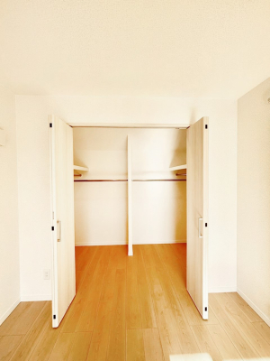 ���[ �m���̃N���[�[�b�g�B���s��������̂Ō���̈ߗނ�����������܂�܂��B