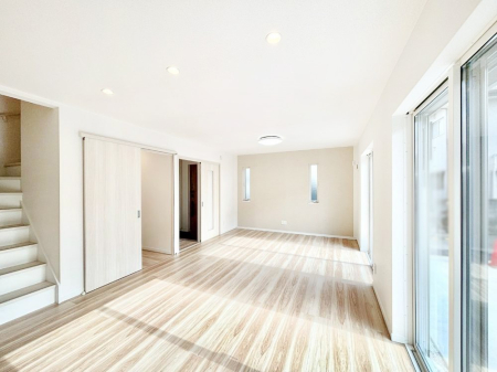 ���r���O �ӂꂠ�����؂ɂ��郊�r���O�K�i���̗p�B���Ƒ��̍s�����c�����₷�����S�ł��ˁB