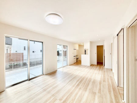 ���̑����� ���邢�z���������A�����̕��͋C�ɖ��������_�C�j���O�B