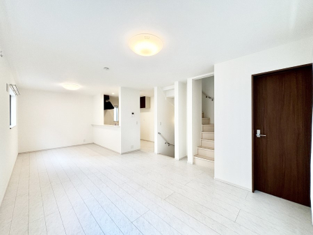 ���r���O ���Ƒ��̓��₩�Șb�����ŕ�܂�閾�邢���r���O