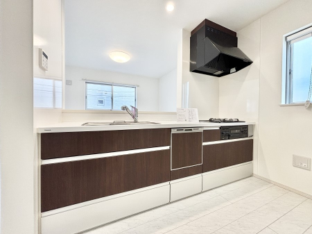 �L�b�`�� ���������Ȃ��炲�Ƒ��Ƃ̉�b���y���߂�ΖʃJ�E���^�[�L�b�`��