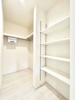 ���̑����� ���r���O���[�B�����Ɏ��[������ƕ����W�܂�LDK���X�b�L���Еt�������ł��ˁB  