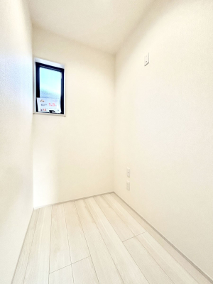 ���̑����� �����Ղ�̔[�˃X�y�[�X�ŉ��K�ɕ�点����   