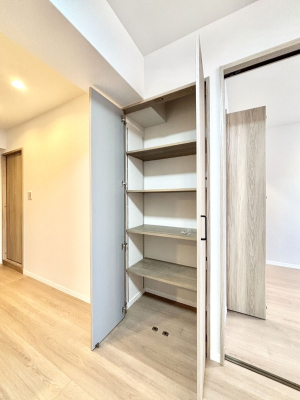 ���̑����� ���r���O���[�B�����Ɏ��[������ƕ����W�܂�LDK���X�b�L���Еt�������ł��ˁB  