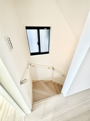 ���̑� �K�i�͔��Â��Ȃ肪���ł����A����t���邱�Ƃɂ���Ė��邢��Ԃɂł���̂ŁA��艺��̈��S�����m�ۂ���܂��B 