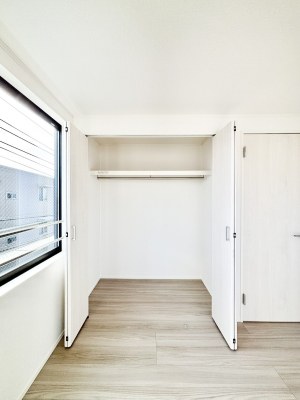 ���[ �m���̃N���[�[�b�g�B���s��������̂Ō���̈ߗނ�����������܂�܂��B