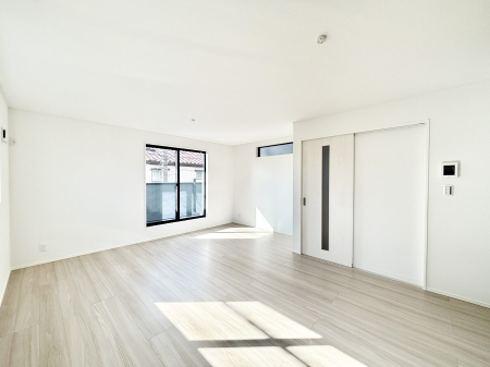 ���̑����� �Ƒ��̏Ί炪���R�Ɛ��܂�Ă���A����ȕ��͋C�̃_�C�j���O�Ɏd�オ���Ă��܂��B