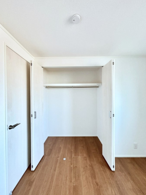 ���[ �m���̃N���[�[�b�g�B���s��������̂Ō���̈ߗނ�����������܂�܂��B