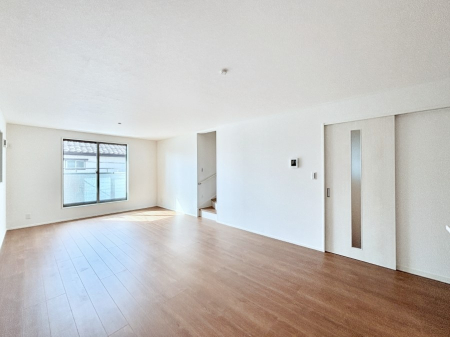 ���r���O ���邢�z���������A�����̕��͋C�ɖ�������郊�r���O�E�_�C�j���O�B 