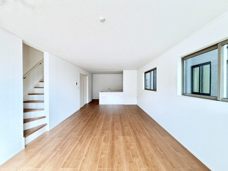 ���̑����� �Ƒ��̏Ί炪���R�Ɛ��܂�Ă���A����ȕ��͋C�̃_�C�j���O�Ɏd�オ���Ă��܂� 