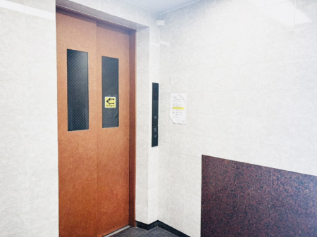 ���̑� �G���x�[�^�[������Ƃ�������̉ו��Ȃǂ������Ă����N���N�I  