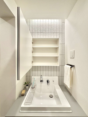 ���̑����� ���̗��ɁA���ϕi��q���p�i�Ȃǂ����[�\�B���ʑ����������ƕۂ��܂��I  