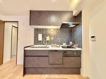 �L�b�`�� �������̂������ŉƑ��̏Ί炪�L����܂��I