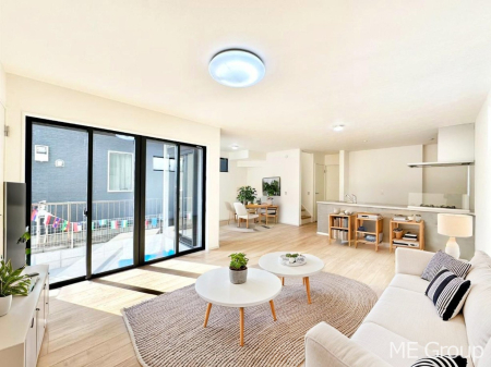 ���r���O ���Ƒ��Ԃ̃R�~���j�P�[�V�������[�܂郊�r���O�C���K�i���̗p�@���Ƌ��CG�ł�