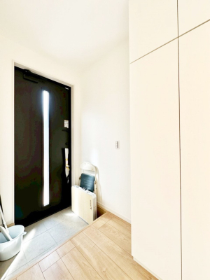 ���� �K���X�X���b�g�̓��������փh�A�������Ɍ���͂��Ă���܂�