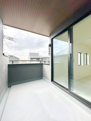 �o���R�j�[ �C���i�[�o���R�j�[�Ȃ̂ŉJ�ł����󕨂����������o���āA���ʂ�������̂Ŋ������ǂ��A�������X�y�[�X�Ƃ��ďd�󂵂܂��B 