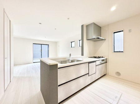 �L�b�`�� �u�₩�ȕ����ʂ蔲����L�b�`���B��������̂Ŗ��邭���C�ɂ��𗧂��܂��B