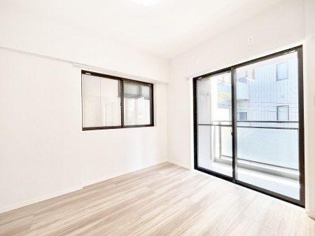 ���̑����� �o���R�j�[���J�������v���X���Ă����m��  