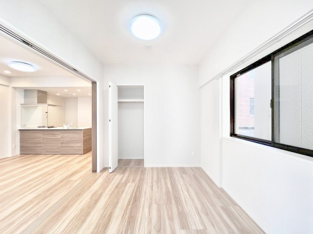 ���̑����� �i�`�������ȃt���[�����O�͂ǂ�ȃC���e���A�ɂ��}�b�`�B  