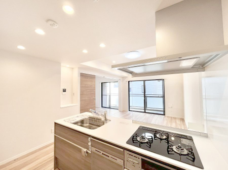 �L�b�`�� ���r���O�ŗV�Ԃ��q�l�������Ȃ��炨�������ł���ΖʃL�b�`���B  