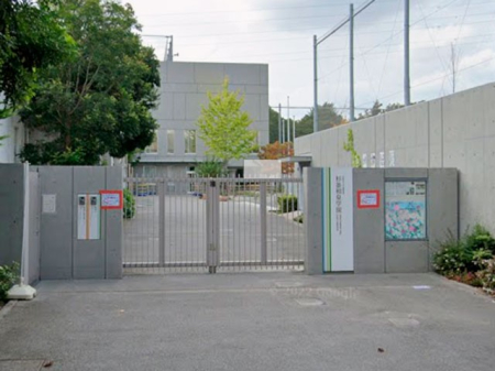 ���ӊ� ���w�Z 550m �����旧�a�򒆊w�Z