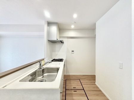 �L�b�`�� �������̂������ŉƑ��̏Ί炪�L����܂��I