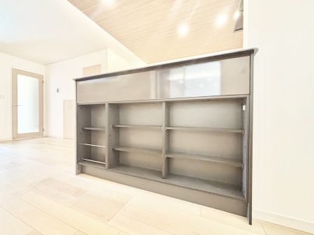 ���̑����� �L�b�`���J�E���^�[�ɂ͔����t���̎��[������܂��B