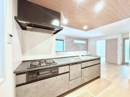 �L�b�`�� ���r���O�ŗV�Ԃ��q�l�������Ȃ��炨�������ł���ΖʃL�b�`���B  