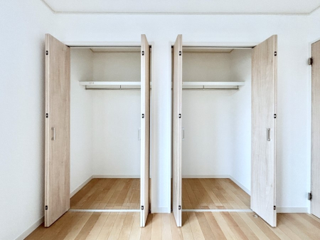 ���[ �m���̃N���[�[�b�g�B���s��������̂Ō���̈ߗނ�����������܂�܂��B