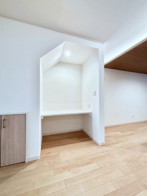 ���̑����� ���r���O�J�E���^�[�B�����[�g���[�N�₨�q�l�̕׋����ȂǁA��ƃX�y�[�X�ɂ������߂ł��B